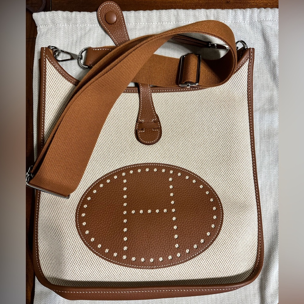 SOLD 🎉🎉Hermes Evelyne III 29 Ecru Toile Canvas Gold Taurillon Clemence PHW